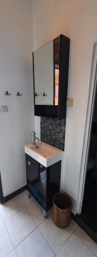 Guesthouse The 4 Fish Manado Bagian luar foto
