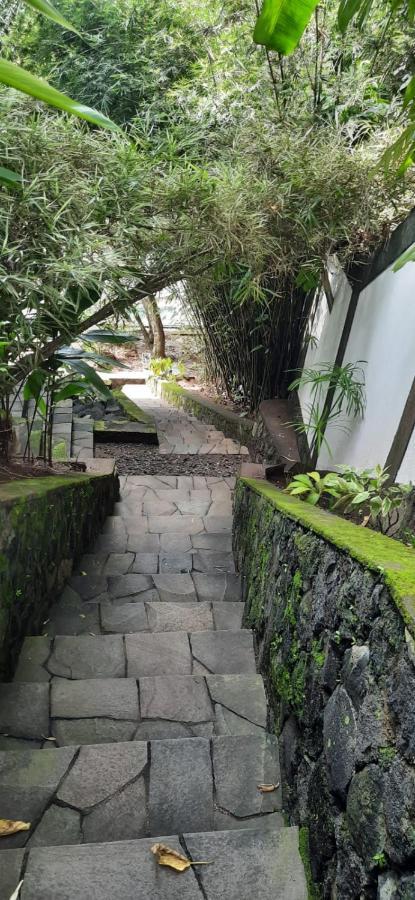 Guesthouse The 4 Fish Manado Bagian luar foto